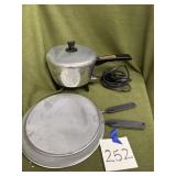 Cooking pot, grease screens