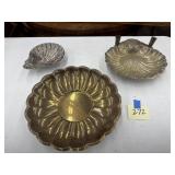 Silver ? clam shell dishes
