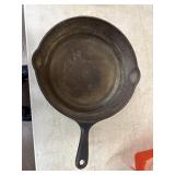 Cast iron skillet