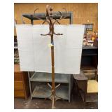 Coat tree
