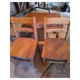 Kids table & 2 chairs