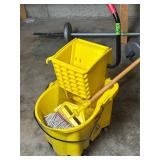 Rubbermaid Wringer Mop & Bucket