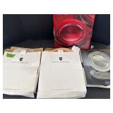 4-Plastic Black & 10 Red Gibson Plates