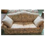 Thomasville Sofa 88'X37'X37' w/2 Pillows