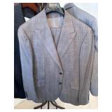 10 - 46R Men's Suits