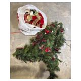 Garnand, Christmas Decor