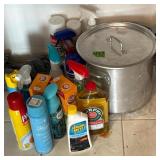 Cleaning Supplies & 16qt Aluminum Kettle