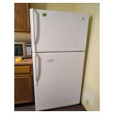 Inglis Whirlpool Refrigerator w/Ice Maker Clean