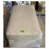 Ottoman 4 Very Nice3'X24'X18' Extra Clean