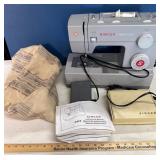 Singer model 4423 Sewing Machine like new