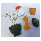 Bakelite pieces (4)