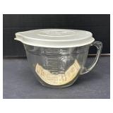 Pampered Chef Measuring Bowl w/Lids 2qt