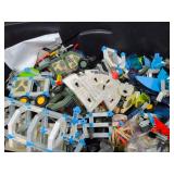 Tote Full Construx The Action Building System by
