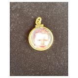 12kt Picture pendent