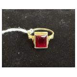 10kt Ladies Red Stone Ring