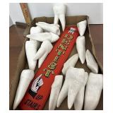 Plaster teeth and dentist sign
