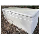 10 plastic deck box