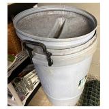 Rubbermaid trashcan