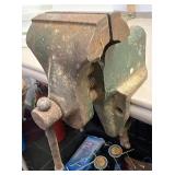 Bench vise