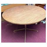 Round dropleaf table