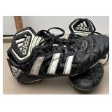 Adidas size 9 soccer cleats