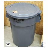 Rubbermaid Brute Commercial Trash Container