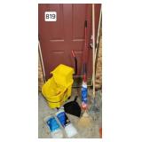 Rubbermaid HD Vinyl Mop Bucket & Mops