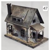 Lionel Pre-War No. 184 Tin Plate Bungalow.