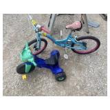 KIDS SCHWINN DEELITE BICYCLE, PLASTIC TRICYCLE