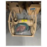APPEARS UNUSED METAL HOSE REEL & GARDEN HOSE