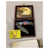 BALD EAGLE THEMED KNIFE IN CASE