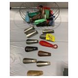 GROUP OF VINTAGE ADVERTISING SHOE HORNS