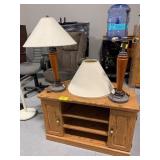 PRESSED WOOD MEDIA STAND, PAIR OF LAMPS