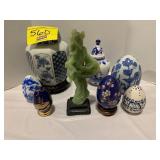 BLUE & WHITE ASIAN THEMED PORCELAIN, GREEN GEISHA