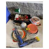 CHRISTMAS Dï¿½COR, GREEN SHADE TULIP LAMP, FILET