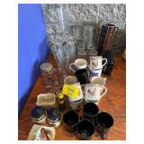 GROUP OF COFFEE CUPS, ROOSTER Dï¿½COR, TUMBLER