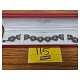 MAGNETIC HEART BRACELET IN VENUS JEWELRY BOX