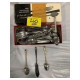 BOX OF VINTAGE FLATWARE
