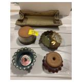 STUDIO POTTERY PIECES, WOODEN DISPLAY TRAY