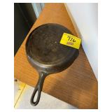 GRISWOLD #5 MARKED CAST IRON SKILLET