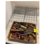 METAL RACK PIECES, FLAT OF SCREWDRIVERS OF ALL