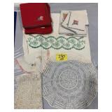 GROUP OF DOILIES & VINTAGE SOFT GOODS