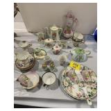 TEA POTS, CUPS & SAUCERS, S&P SHAKERS, FLORAL