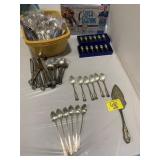 SILVER LIGHTNING, GROUP OF SILVERPLATE FLATWARE