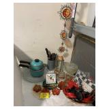 CLUB ALUMINUM PANS, KITCHEN KNIVES, SUN THEMED