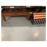 GLASS-TOP COFFEE TABLE, AMRICANA THEMED WOODEN