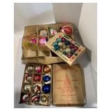 GROUP OF VINTAGE CHRISTMAS ORNAMENTS
