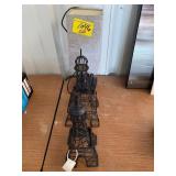 LAMP, 2 METAL EIFFEL TOWERS