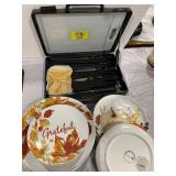 GRATEFUL / THANKSGIVING PLATES, CARVING SET IN
