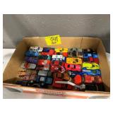 FLAT OF LOOSE VINTAGE CARS & TRUCKS